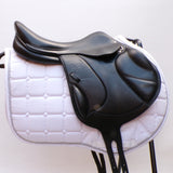 Voltaire Essentials Monoflap Jump saddle, 17" Black, Adjustable (SKU346)