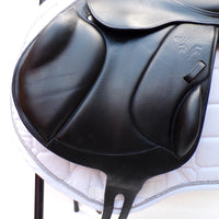 Voltaire Essentials Monoflap Jump saddle, 17" Black, Adjustable (SKU346)