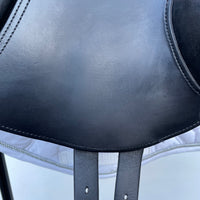 Kent & Masters S-Series Monoflap XC Jump Saddle (adjustable), 17" Black (SKU365)